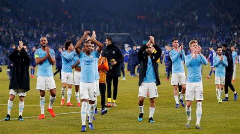 في دوري أبطال أوروبا وصل حامل اللقب بايرن ميونخ ووصيفه باريس سان جيرمان، مع ريال مدريد وبوروسيا دورتموند وبورتو ومانشستر سيتي وليفربول وتشيلسي. لاعبو مانشستر سيتي يسيطرون على تشكيلة الأسبوع في دوري ...