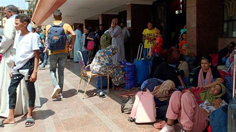 مسؤول مصري يكشف عدد السودانيين الذين دخلوا مصر منذ بدء الاشتباكات Cnn Arabic