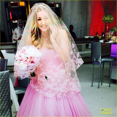 Najpopularnija djevojka iz susjedstva zaludila je ne samo štrebere iz serije. Kaley Cuoco & Ryan Sweeting Married Exactly One Year Ago ...