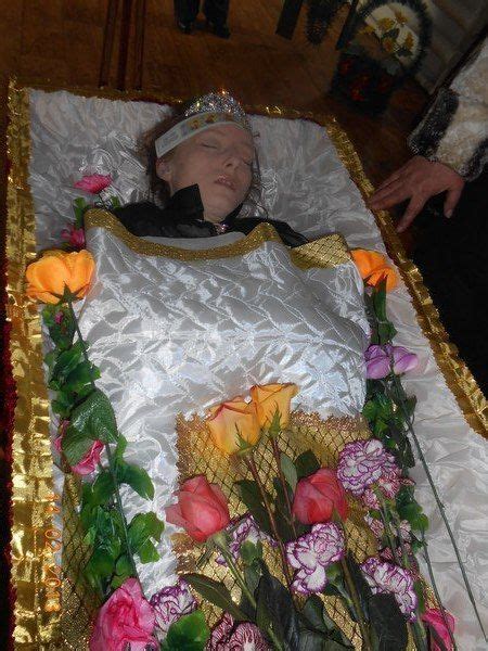 Post Mortem In Malay Alina Corocaescu In Her Open Casket During Her