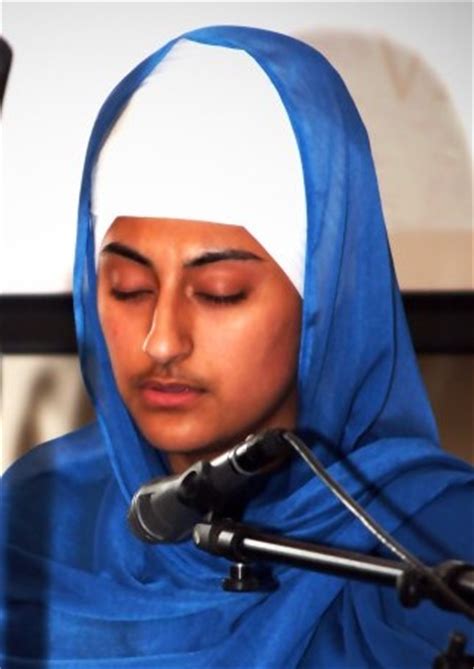 *uses a lawn mower to shave my legs*. Do Sikh women have to wear a Turban (Dastaar) as well as men? | Sikh Answers