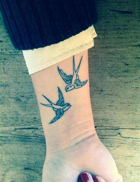 Swallow Tattoo On Wrist Done By Tycho Veldhoen Amsterdam Trendy Tattoos Cute Tattoos