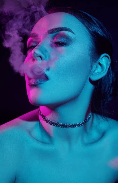 Premium Photo Seductive Gorgeous Brunette Woman Smoking Electronic