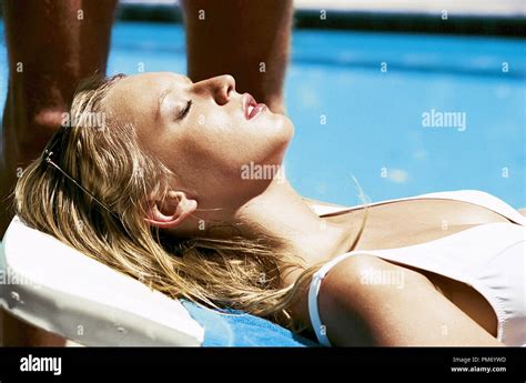Ludivine Sagnier Swimming Pool 2003 Stockfotos Und Bilder Kaufen Alamy