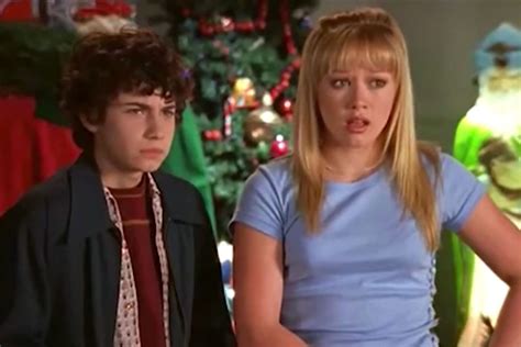 Lizzie Mcguire Reboot Put On Hold After Showrunner Leaves Production