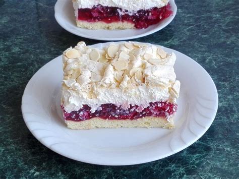 Waniliowa chmurka to super pyszne ciasto idealne na weekend. Przepis - Malinowa chmurka przepis - Gotujmy.pl