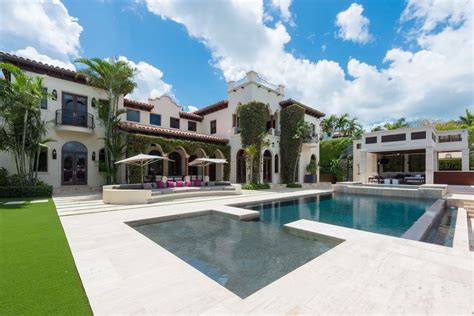 5600 collins av miami beach, fl 33140 for sale price range: Miami Beach villa built by former Heat player Rony Seikaly asks $60K to rent - Curbed Miami