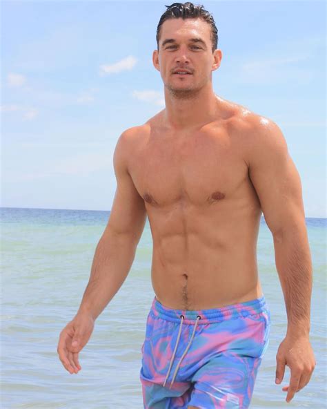 Hollywood Hunks Hottest Swim Trunks Moments In 2021