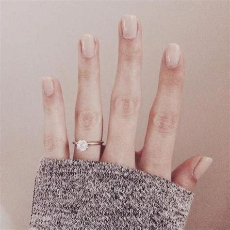32 Amazing Engagement Ring Selfies A Kissing Selfie With A