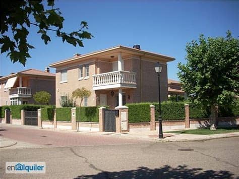 En la histórica casa mantilla de valladolid, situada en acera recoletos, con miguel iscar y plaza zorrilla, tenemos esta fantástica vivienda totalmente reformada en alquiler. Alquiler chalet. Simancas. Valladolid - 2786184 ...