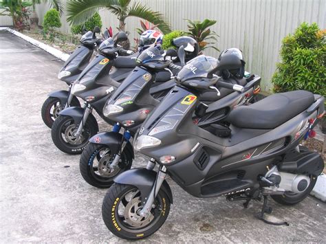 Join the 05 gilera runner vxr 200 discussion group or the general gilera discussion group. 2005 Gilera Runner 200 VXR | Picture 418016