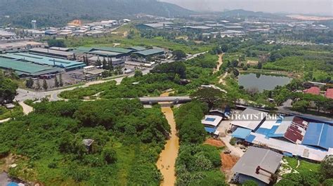 This video explains how water treatment plants work. Pollution in Sg Semenyih: Water disruption, again | Nestia