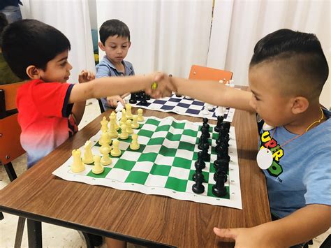 Juegos de memoria infantiles para niños de educación infantil. Kinder New Kids - Ajedrez para niños