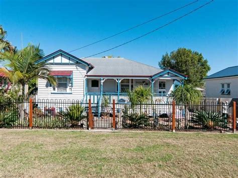 17 Pemberton Street Booval Qld 4304 Property Details