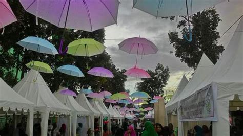 Payung Payung Hiasan Hut Ke 10 Kotamobagu Jadi Ajang Foto Selfie Warga