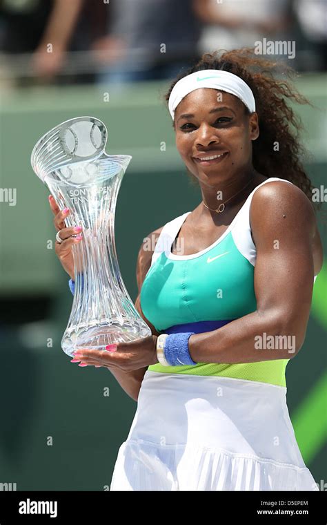 Serena Williams Trophy Hi Res Stock Photography And Images Alamy