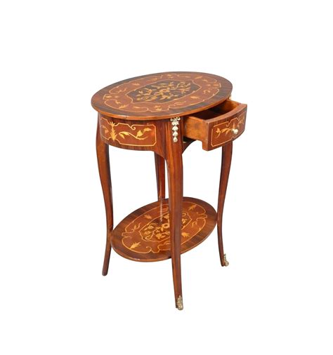 He became king at the age of five. Tisch Louis XV - Tische und Möbel von Louis XV-Stil