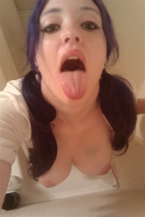 Tongue Or Tits Porn Pic Free Nude Porn Photos