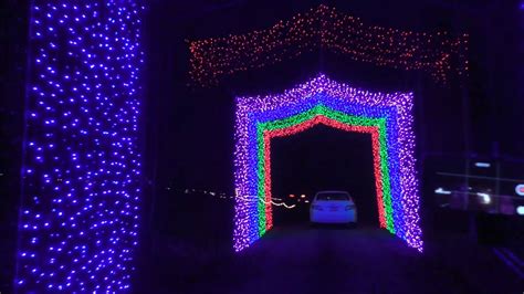 A neighborhood of holiday light displays that benefits the macc fund. Candy Cane lane, Calhoun - YouTube