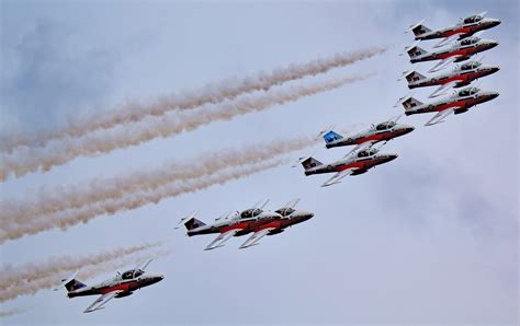 The team is based at 15 wing moose jaw near moose jaw, saskatchewan. Photos: Canadian Forces Snowbirds Perform At Pensacola NAS ...