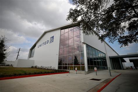 United Airlines plans to recruit up to 3,000 new hires for George Bush