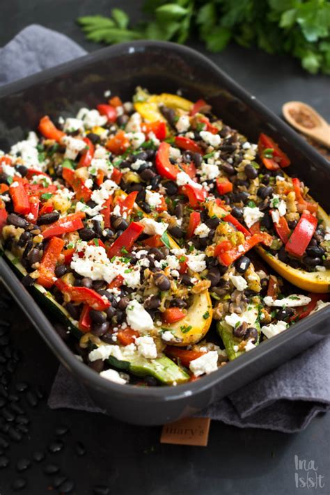 Gefüllte Zucchini mit schwarzen Bohnen Feta und Paprika