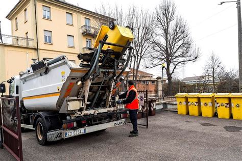 Per Il Passaggio Del Giro Ditalia Asp Posticipa La Raccolta Rifiuti