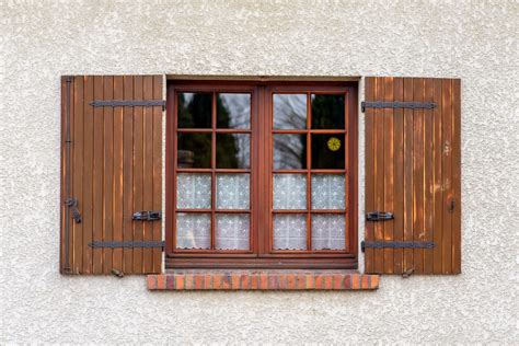 Platzen Reifen Charta Fensterläden Aus Holz Genau Eigentlich Grau