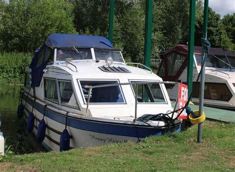 Viking 26 Narrow Beam Boat For Sale