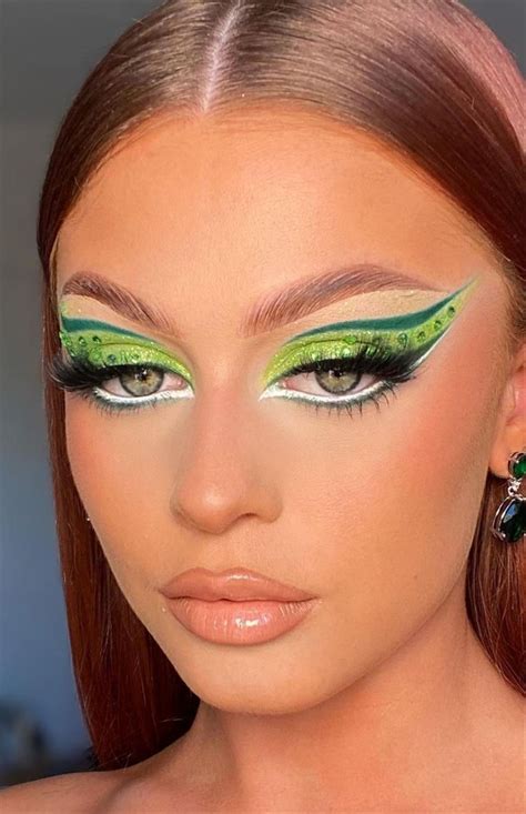 How To Rock The Green Eye Makeup Looks And Trend Lily Fashion Style Creative Eye Makeup Eye