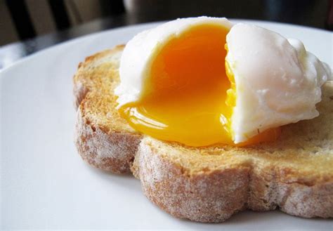 Nigella Lawson Reveals Her Secret To Cooking The Perfect Poached Egg