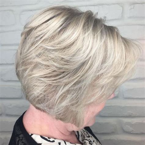 Chin Length Feathered Haircut Cool Hairstyles Womens Haircuts Older