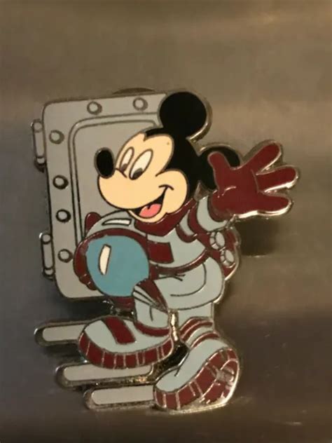 Disney Epcot Astronaut Mickey Mouse Cast Lanyard Pin No Hidden Mickey