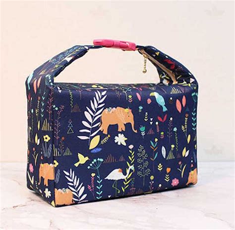 Insulated Fabric Lunch Bag Free Sewing Tutorial Love To Stitch And Sew