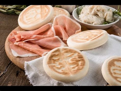 Vediamo subito come si fanno! Tigelle o crescentine ricetta originale - YouTube