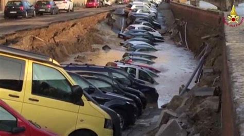 Massive Sinkhole Swallows Dozens Of Cars Fox News Video