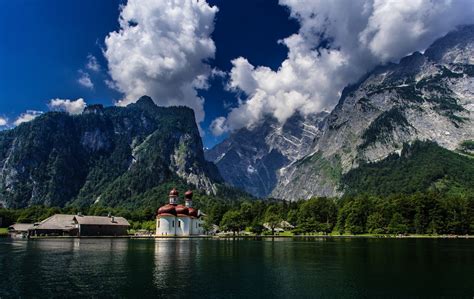 Pobierz to zdjęcie surface view of alpsee lake bayern germany teraz. bavarian alps church lake alps bayern munich germany ...