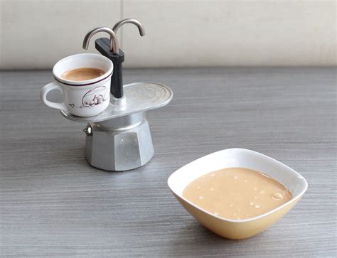 Pochi minuti prima di sfornare i cupcake, preparate la glassa al caffè mischiando in una ciotola 250 gr di zucchero a velo assieme al caffè espresso bollente 10; Glassa al caffè, per decorare torte, biscotti e molto ...