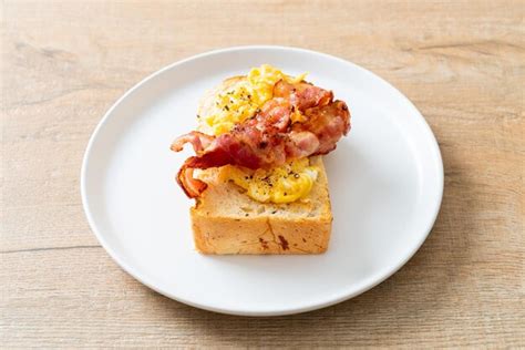 Premium Photo Bread Toast With Scramble Egg And Bacon