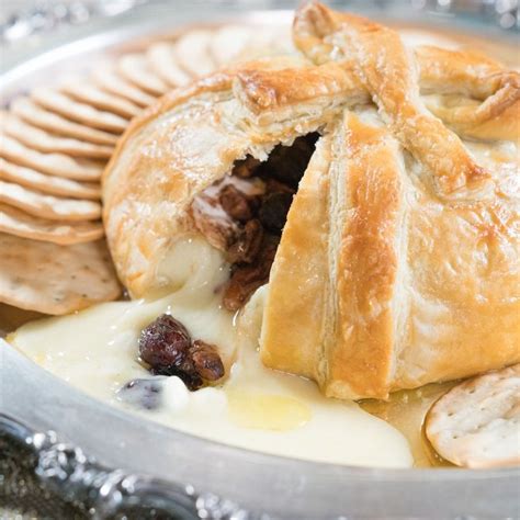 Country music super star trisha yearwood tells us about her tour with her husband, garth brooks, her highly anticipated new album and shows us how to make a. Cranberry Pecan Baked Brie By Trisha Yearwood | Pecan baked brie, Food network recipes, Baked brie