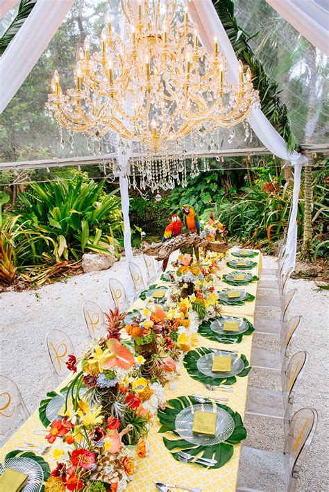 Tropical Wedding Inspiration Shoot In Miami The Destination Wedding Blog Jet Fete By Bridal Bar