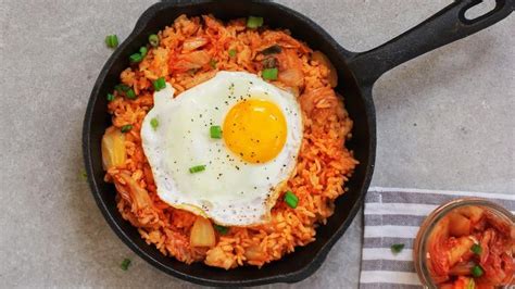 Makannya bisa pake nasi ato digado aja ya. Resep Nasi Goreng Kimchi Tuna 3 Bahan Sederhana - Lifestyle Fimela.com
