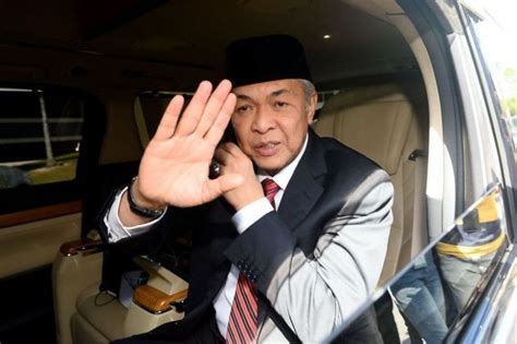 Bekas timbalan perdana menteri, datuk seri dr ahmad zahid hamidi tiba di mahkamah rayuan bagi memohon. Krisis politik Perak: Ahmad Zahid dijangka menghadap ...