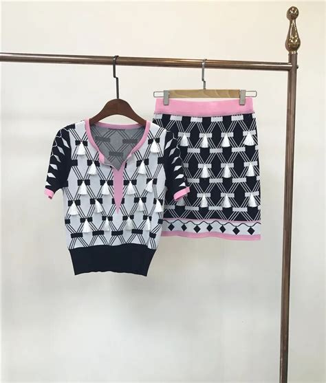 2017 Women Knitted Shirts Skirts 2pcs Sets Tassel Geometric Printed Woman Runway Pullovers Skirt