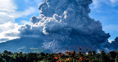 Las Fotos De La Erupción Del Volcán Sinabung En Indonesia Que Obligó A Evacuar A 30 Mil Personas