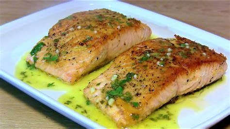 Bester Gebratener Lachs Mit Haut Und Leichter Zitronen Butter Sauce