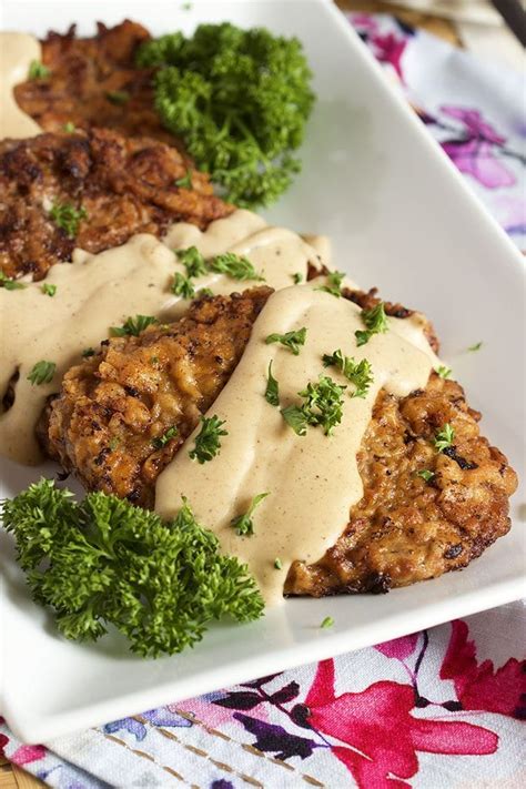 Chicken fried steak is maybe our new favorite way to eat steak—how could anyone resist the white gravy?? Chicken Fried Steak with Country Gravy - Recipe Girl