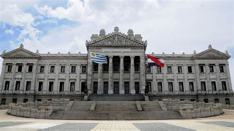 Escándalo En Uruguay El Gobierno Pide Peritar Los Celulares De Los Legisladores Por Una