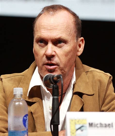 In the film—which was the birdman actor's breakout role—keaton makes a joke about doing a photoshoot for gq, but lose the ghoulish makeup and shocking white hair, and it's possible to see another more wearable side to the. Michael Keaton - Wikipédia, a enciclopédia livre