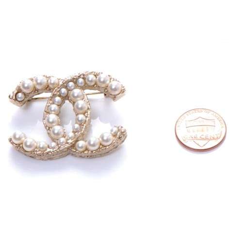 Chanel Cc Pearl Brooch Pin Gold 47793
